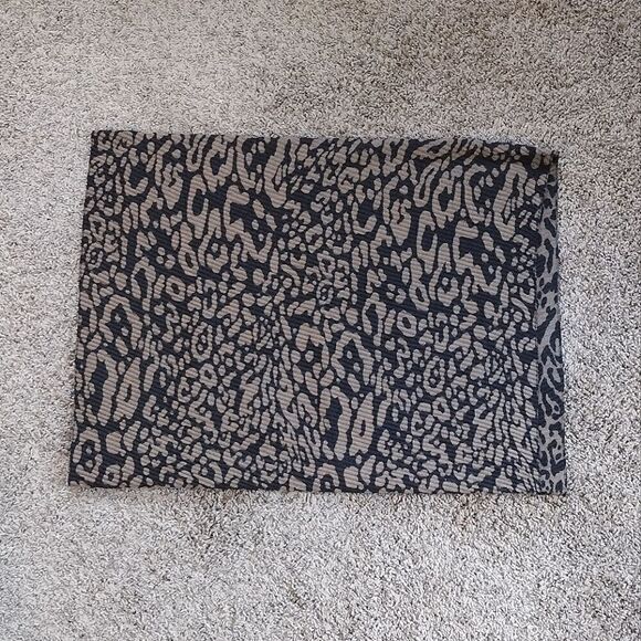 Anna & Ava Women's Leopard Print Brown Wrap Around Plush Scarf OS - Picture 3 of 9